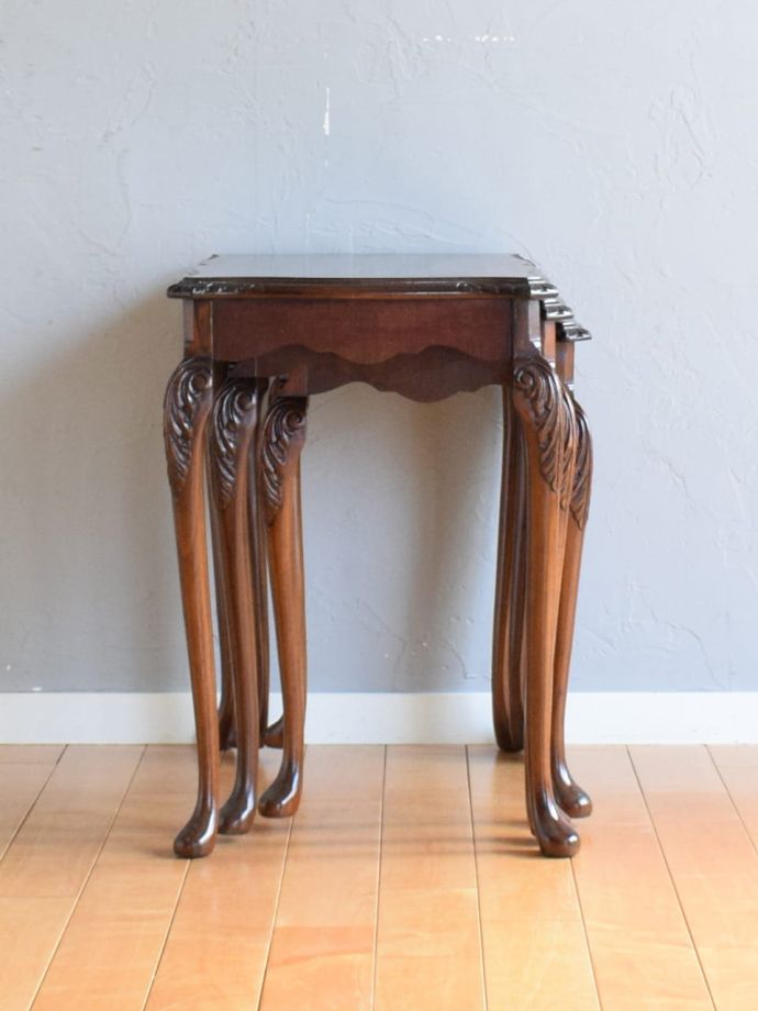 ネストテーブルの横顔