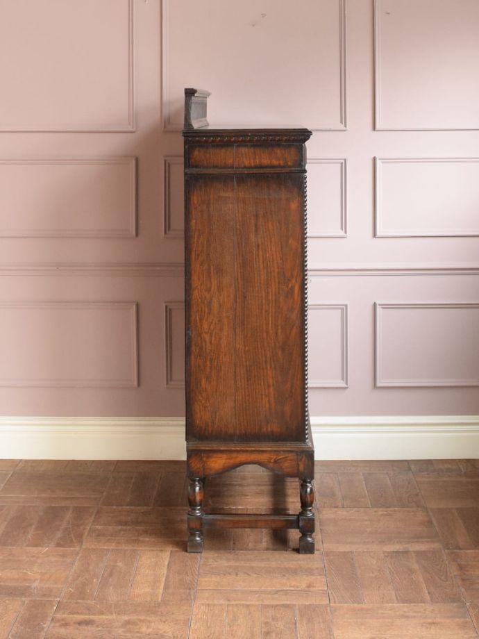 キャビネットの側面