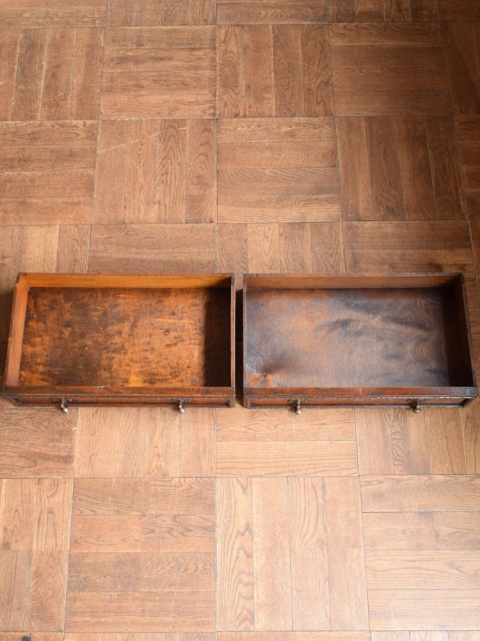 サイドボードの引き出し