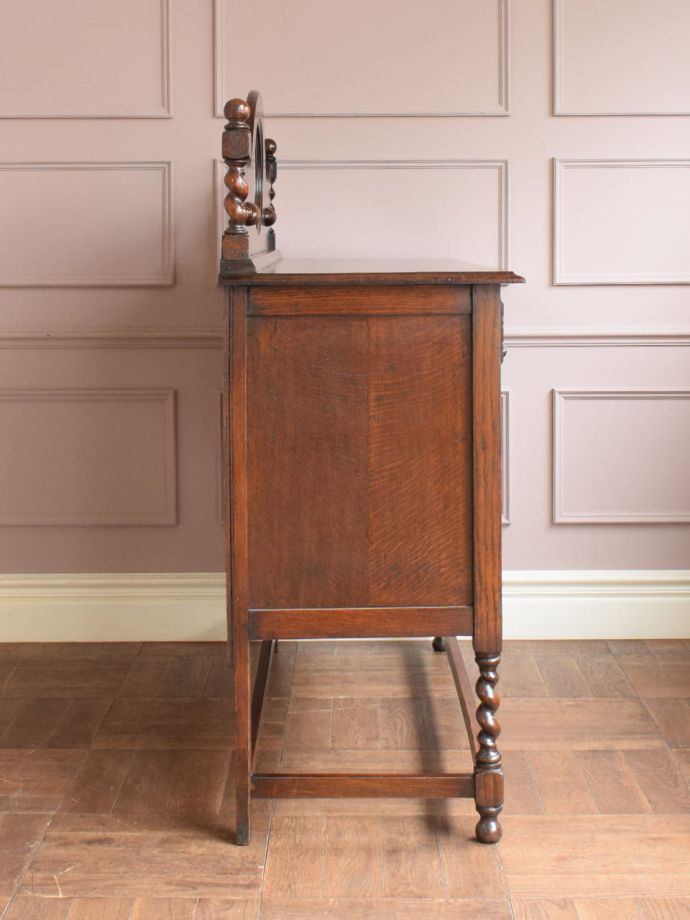 サイドボードの側面