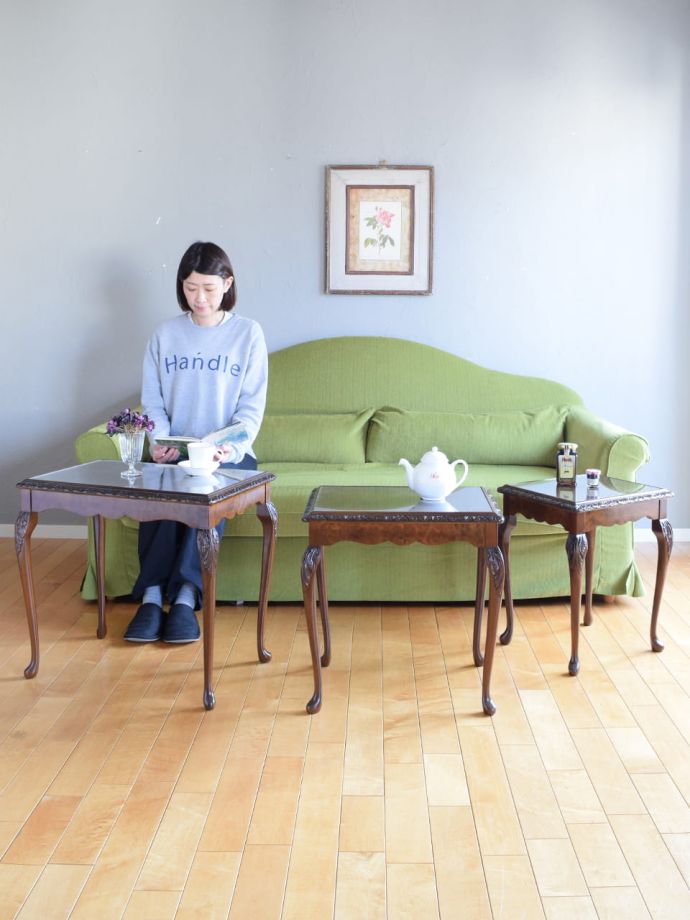 アンティークのネストテーブル