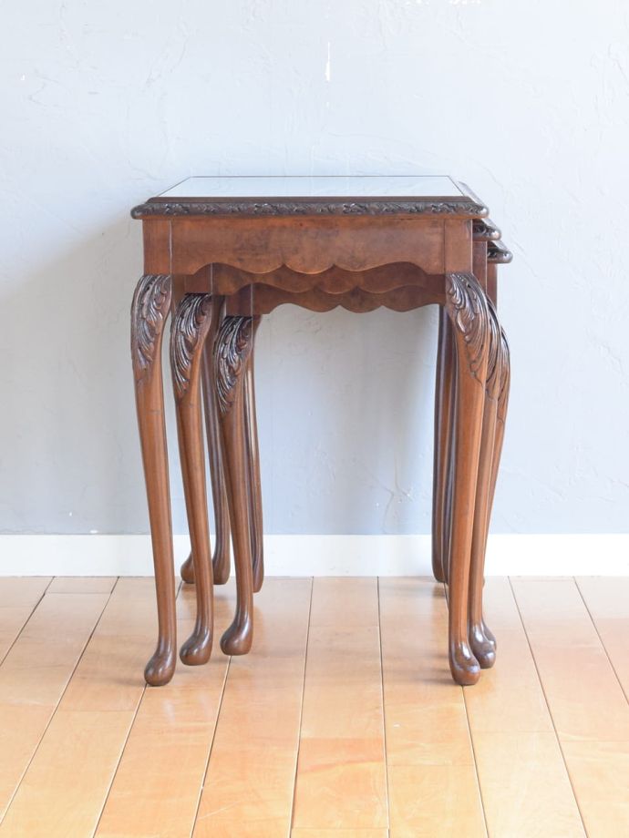 ネストテーブルの横顔