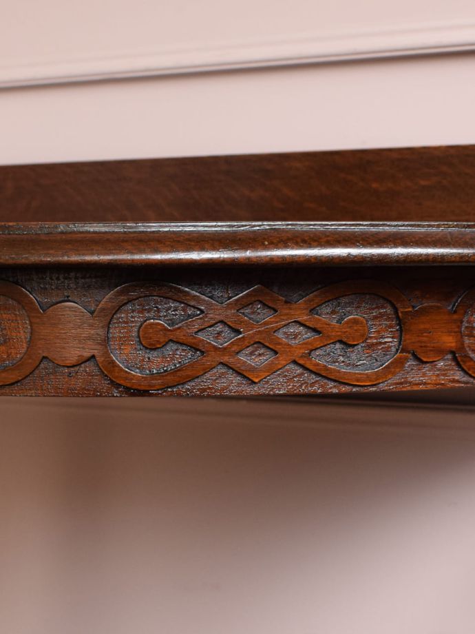 アンティーク家具の装飾