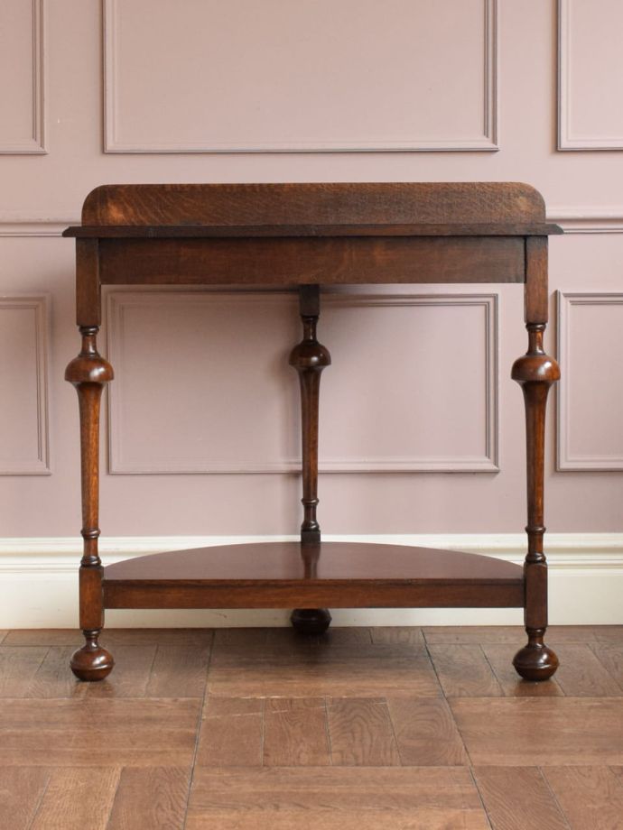 コンソールテーブルの後ろ姿