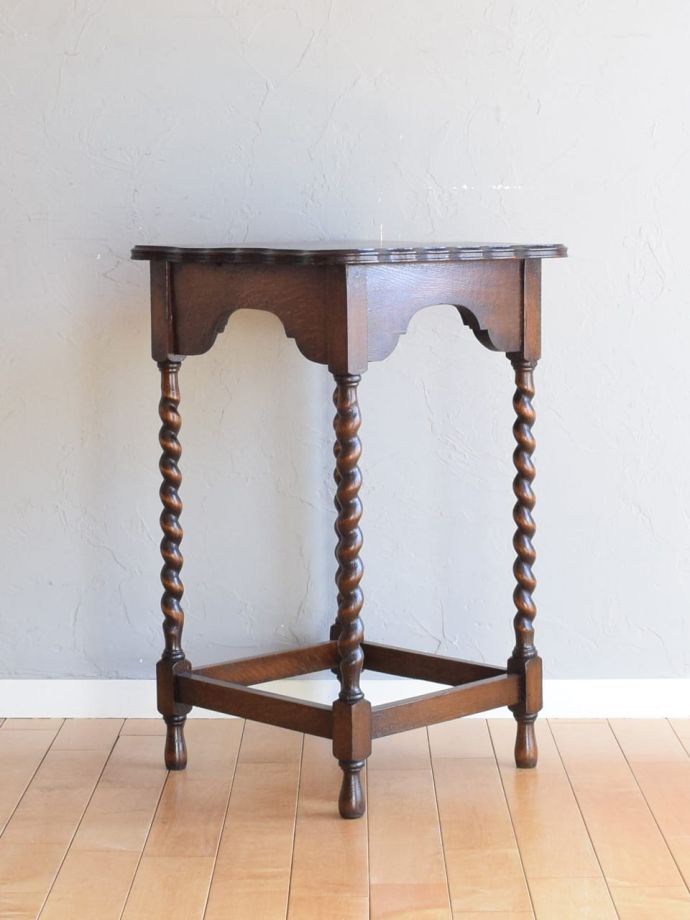 どこから見てもキレイなサイドテーブル