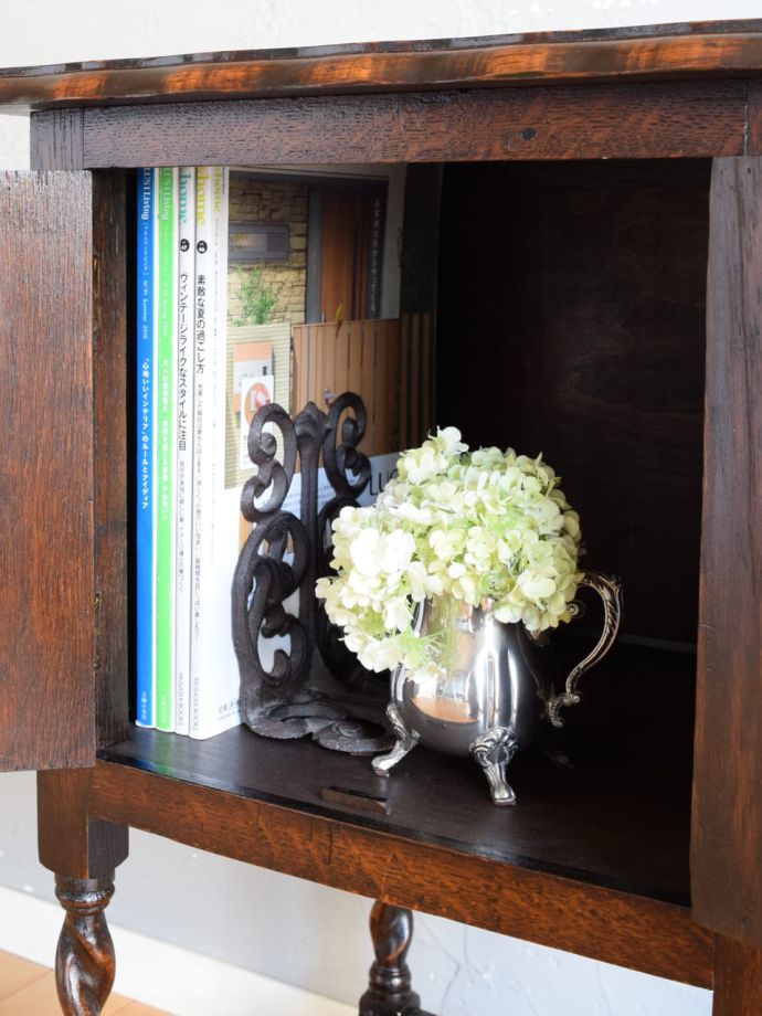 収納たっぷりのキャビネット