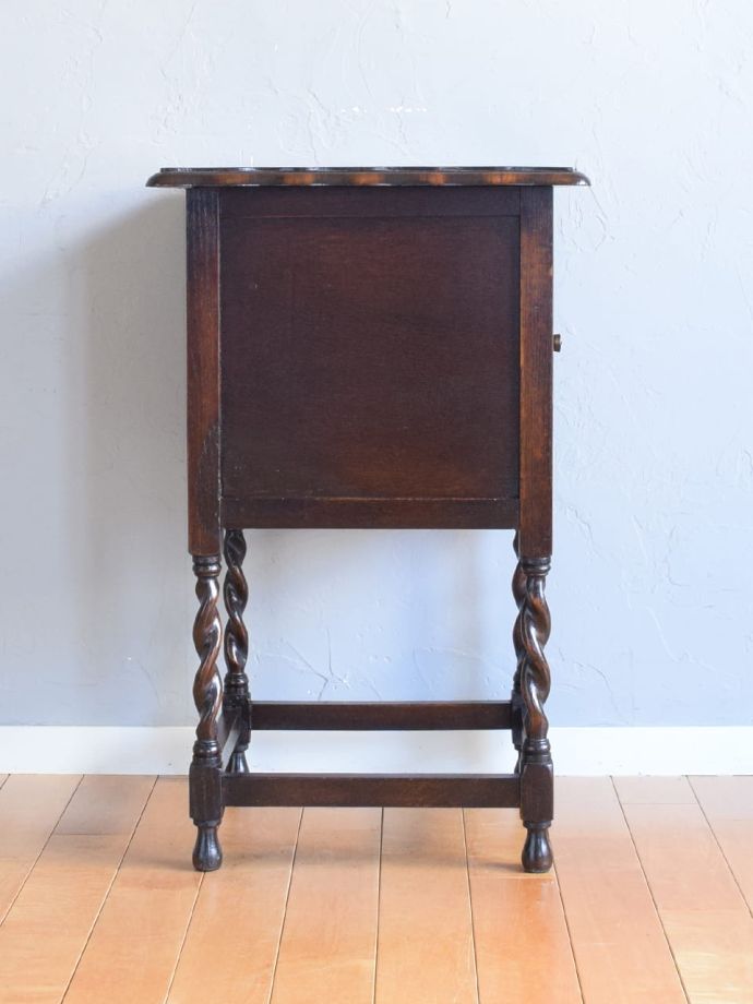 サイドキャビネットの側面