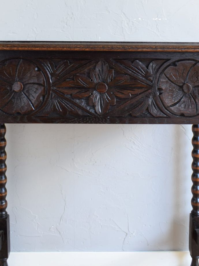 アンティークらしい彫