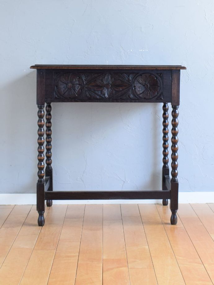 コンソールテーブルの後ろ姿