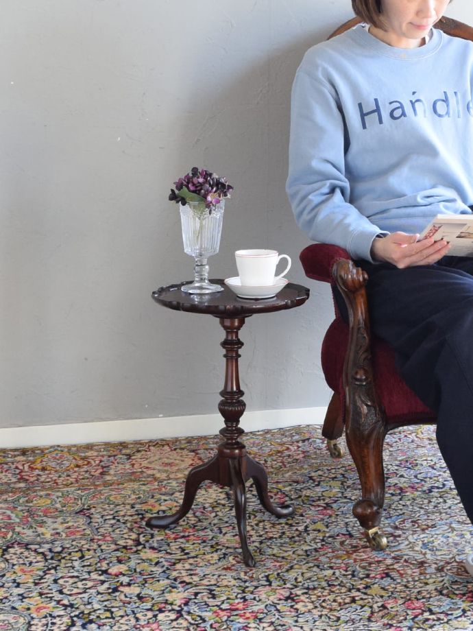 アンティークのワインテーブル