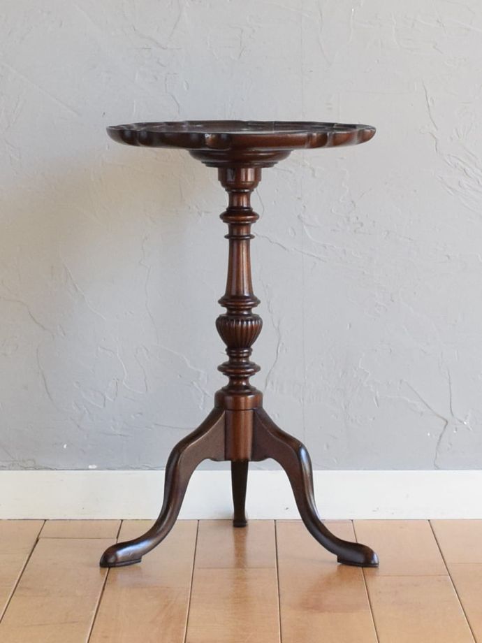 アンティークコーヒーテーブルの側面