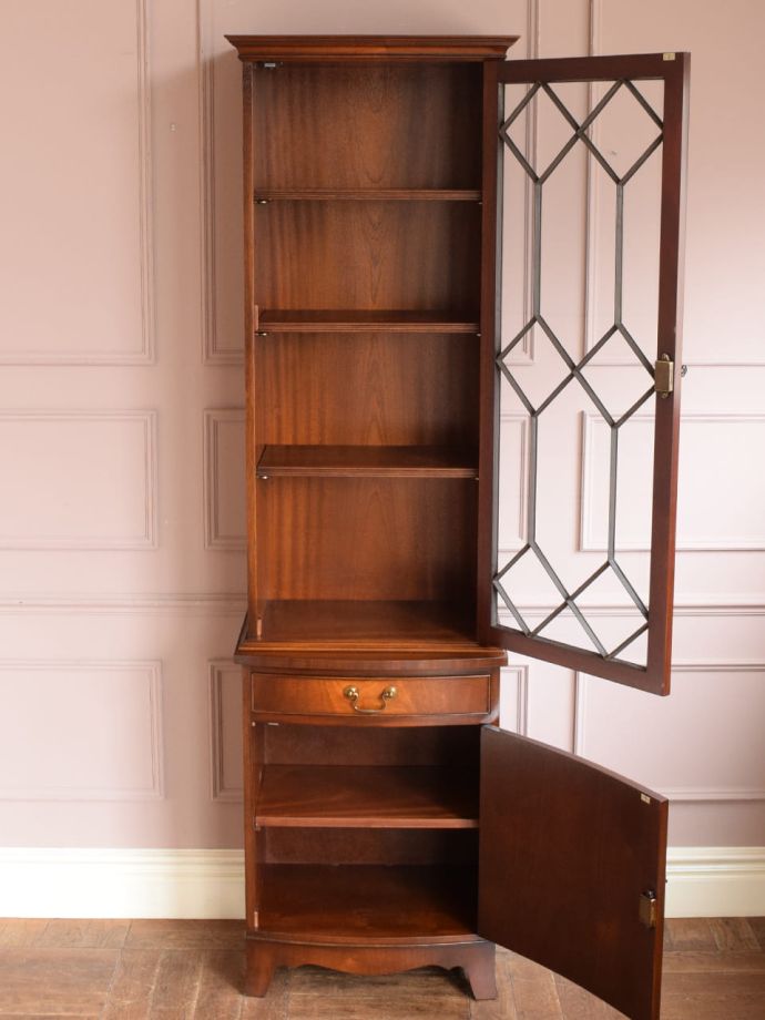 アンティークキャビネット扉の中