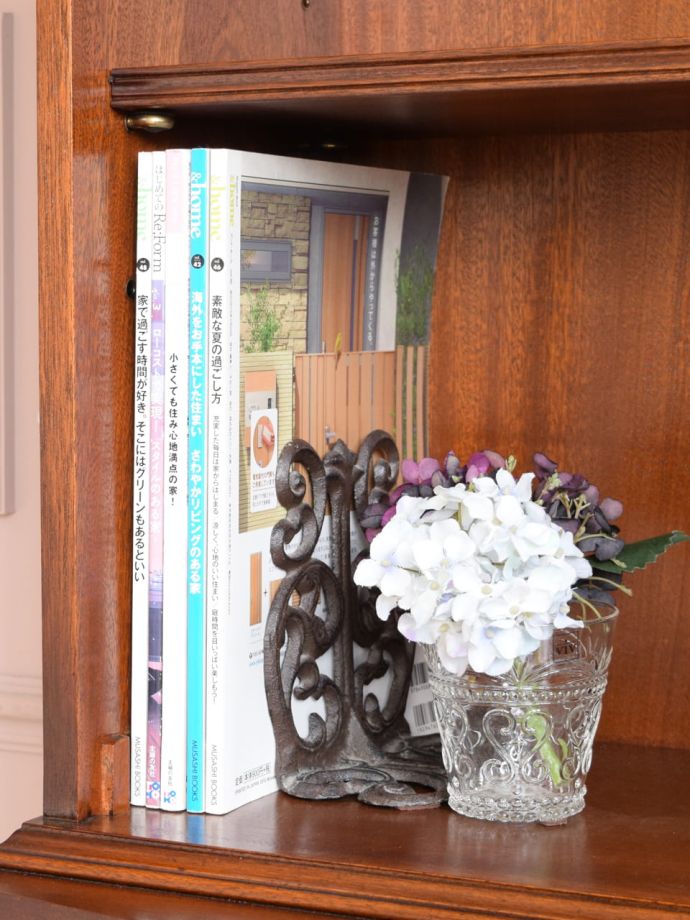 キャビネットの扉の中