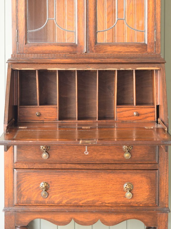 ビューローの扉の中