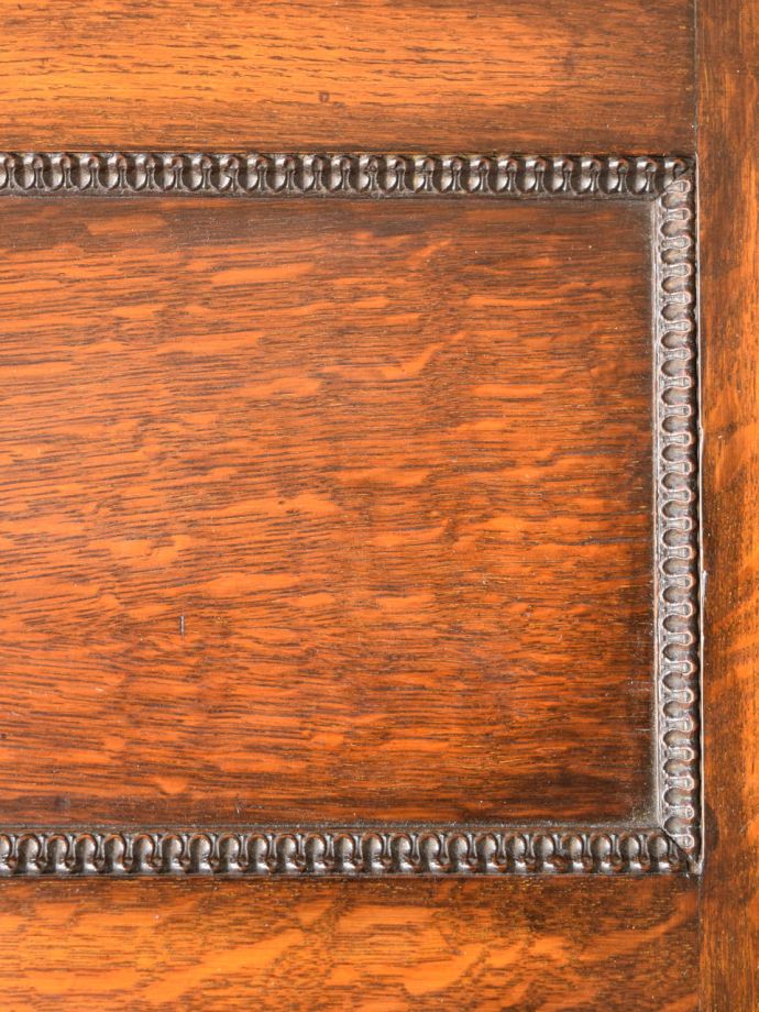 アンティークビューローブックケースの彫