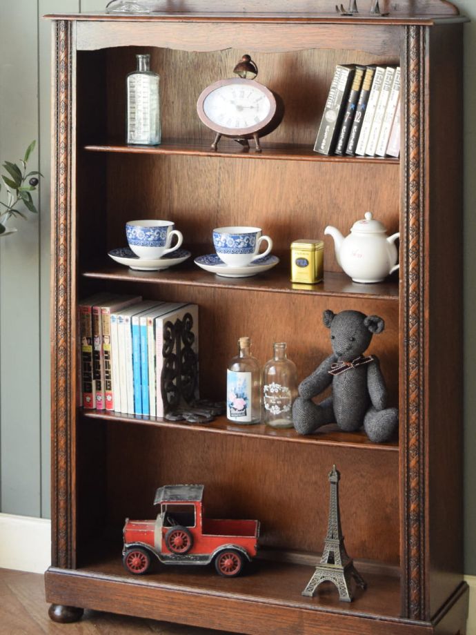 アンティーク家具らしい美しい木目