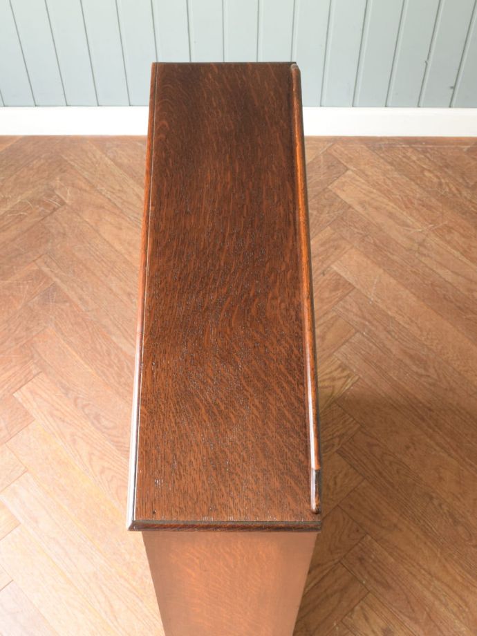 アンティーク本棚の天板