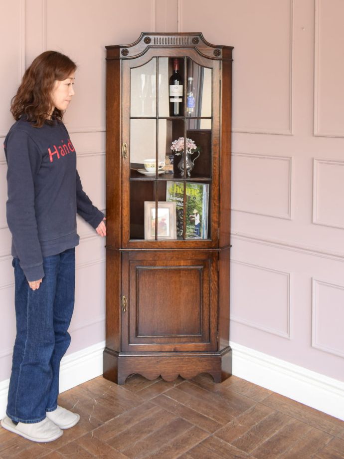 英国アンティークのガラスキャビネット