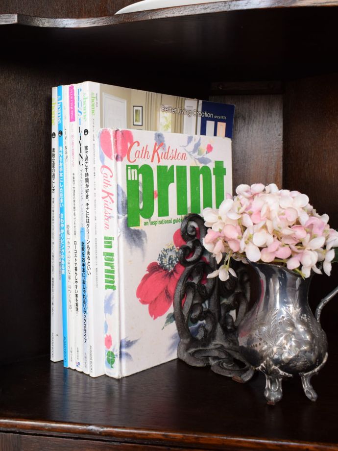 キャビネットの扉を開けると