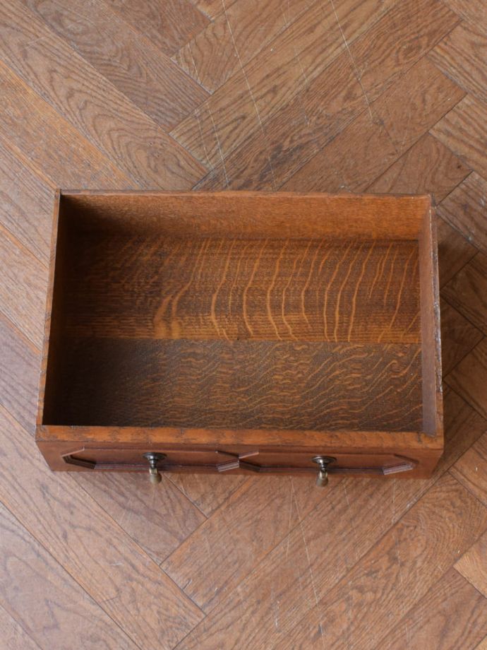 アンティーク家具の引き出し