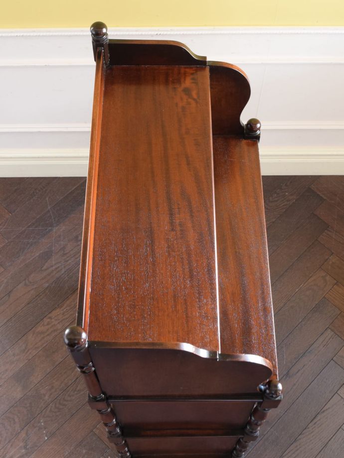 アンティーク本棚の天板