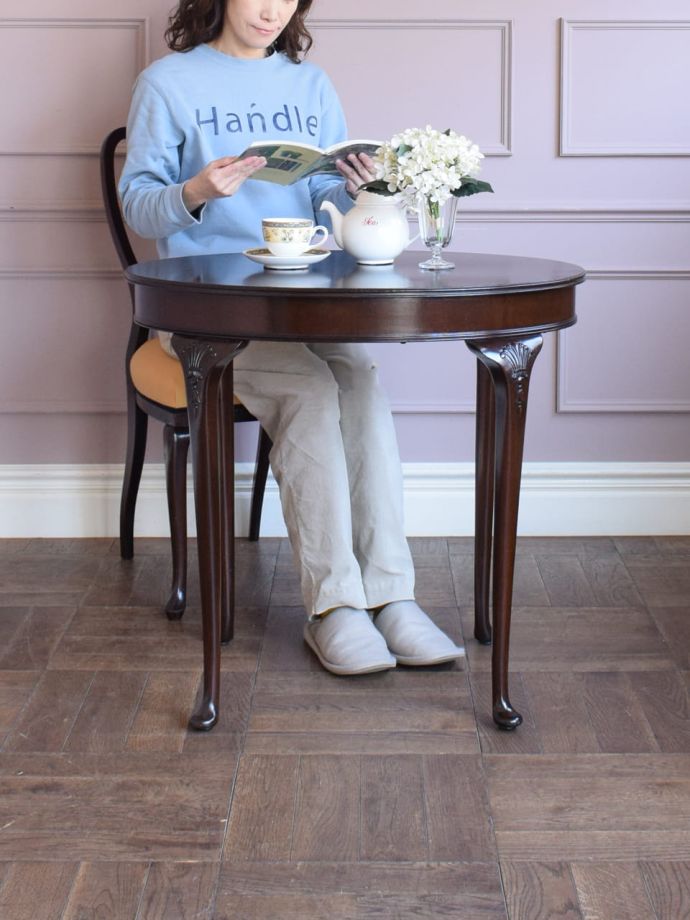 アンティークのオケージョナルテーブル