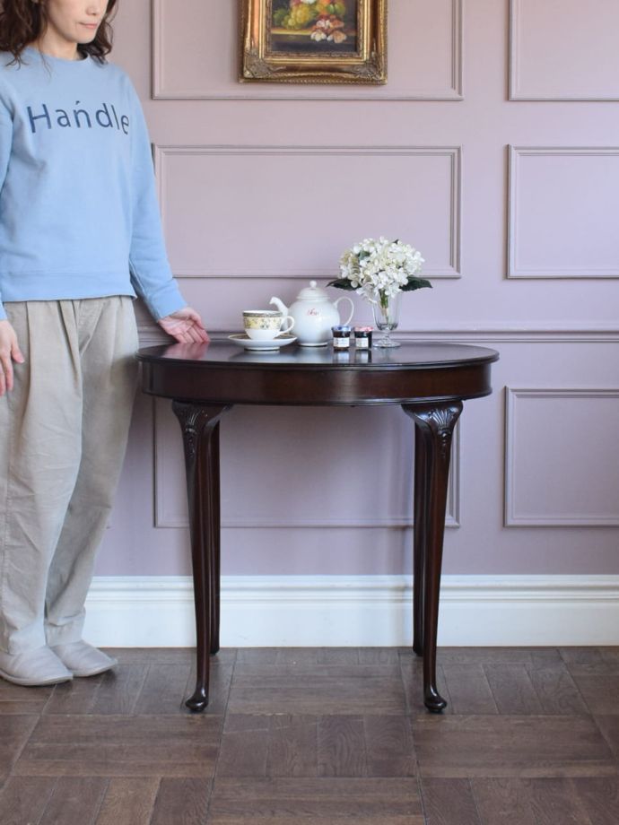 アンティークのサイドテーブル