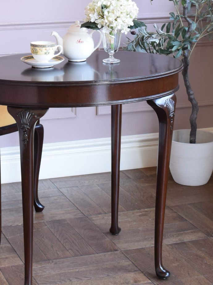 英国のアンティーク家具らしいデザイン