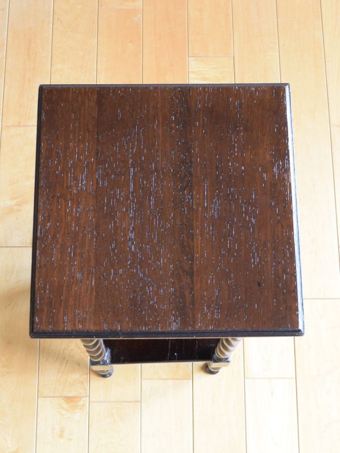 アンティークのプランツスタンドの天板