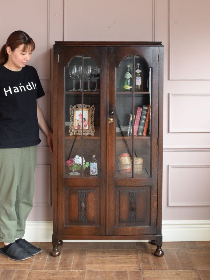 英国アンティークのキャビネット
