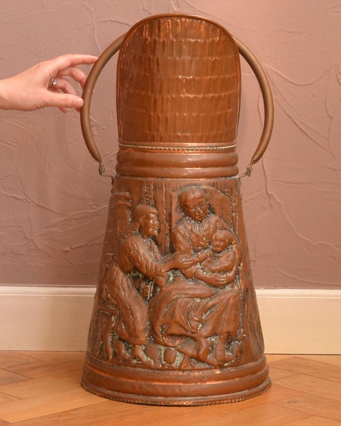 アンティーク 真鍮の雑貨 アンティーク雑貨 銅製のアンティークコールバケツ、英国から届いたアンティーク。コッパー(銅製)の変化した風合いが美しい玄関で傘立てにもオススメです。(j-098-z)