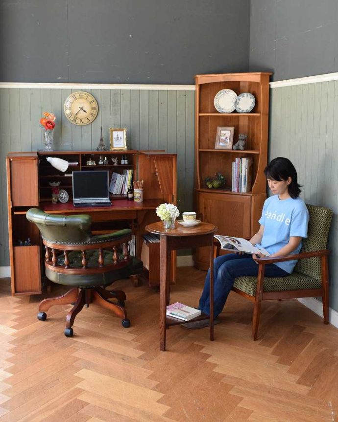 アンティークのテーブル　アンティーク家具　シンプルなアンティークの英国家具、真っ直ぐ脚のオケージョナルテーブル。。(j-1166-f)