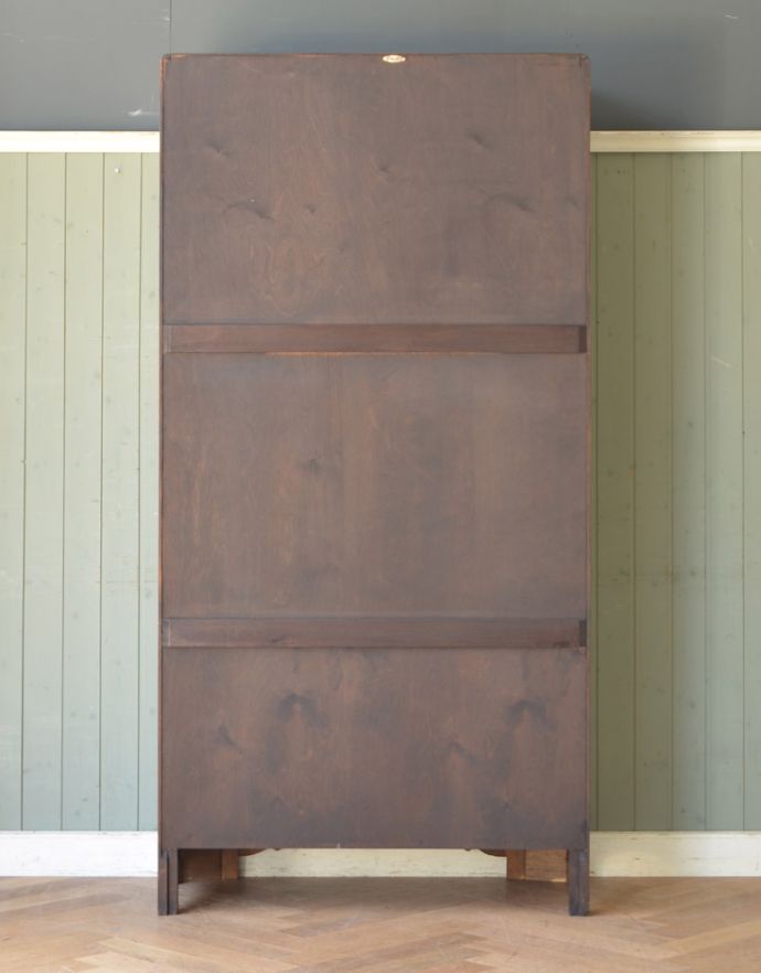 アンティークのキャビネット アンティーク家具 英国スタイルのアンティーク家具、ミラー付きのワードローブ。実は後ろ姿もキレイなんです。(j-1178-f-1)