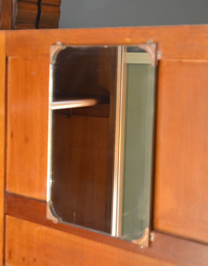 アンティークのキャビネット アンティーク家具 英国スタイルのアンティーク家具、ミラー付きのワードローブ。身だしなみを整えて・・・アンティークのミラーも付いています。(j-1178-f-1)