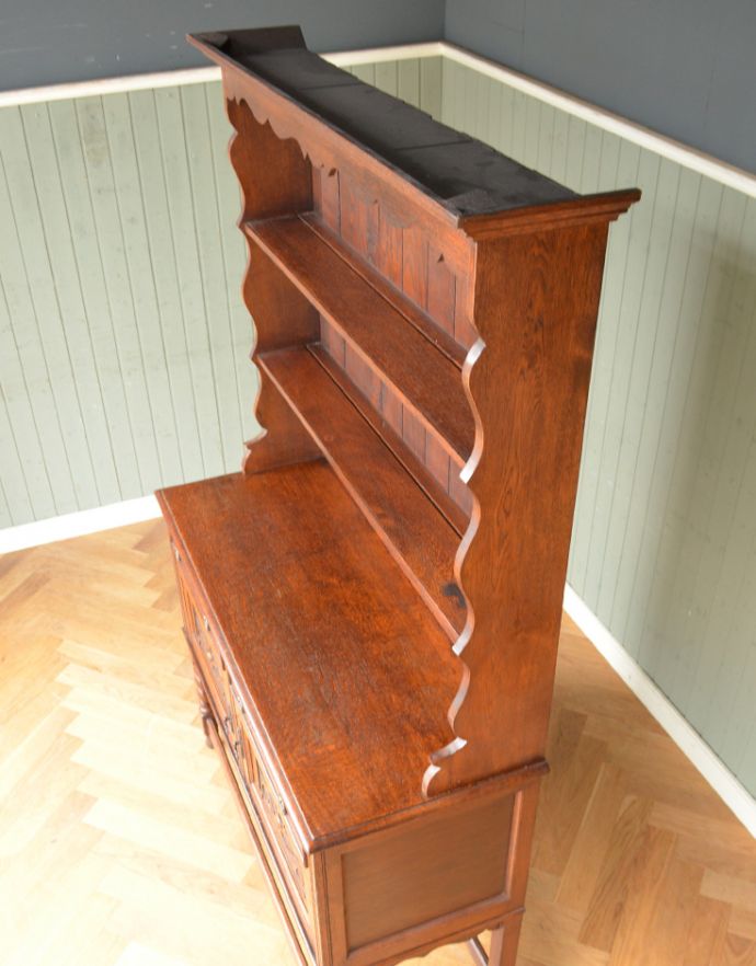 アンティークのキャビネット アンティーク家具 イギリスの美しいアンティーク家具、濃い色のオシャレなカップボード。天板部分もキレイに仕上げました。(j-1184-f-1)