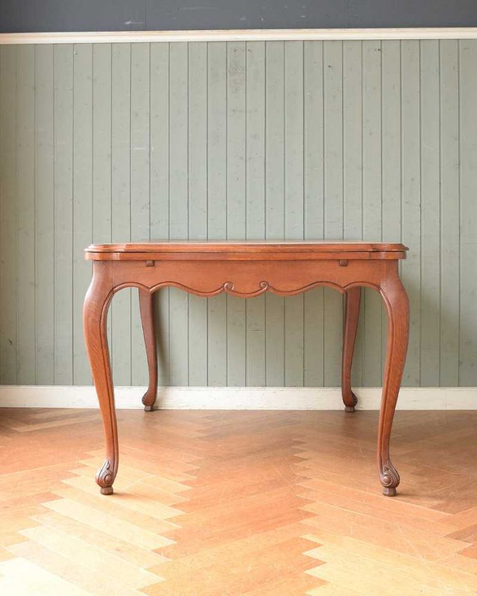 アンティークのテーブル　アンティーク家具　３つサイズが楽しめるアンティーク家具、伸張式のダイニングテーブル。こちら側も、もちろんキレイです。(j-1185-f)