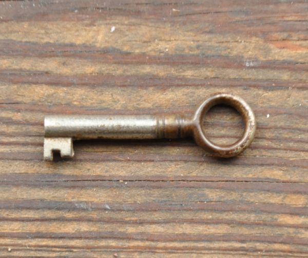 アンティークのキャビネット アンティーク家具 マホガニー材のアンティーク英国家具、ガラスのショーケース。アンティークの鍵です。(j-1264-f)