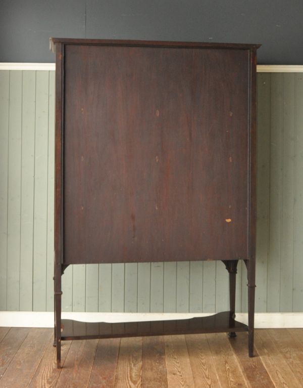 アンティークのキャビネット アンティーク家具 マホガニー材のアンティーク英国家具、ガラスのショーケース。キチンとメンテナンスしてあるので、裏側もキレイです。(j-1264-f)