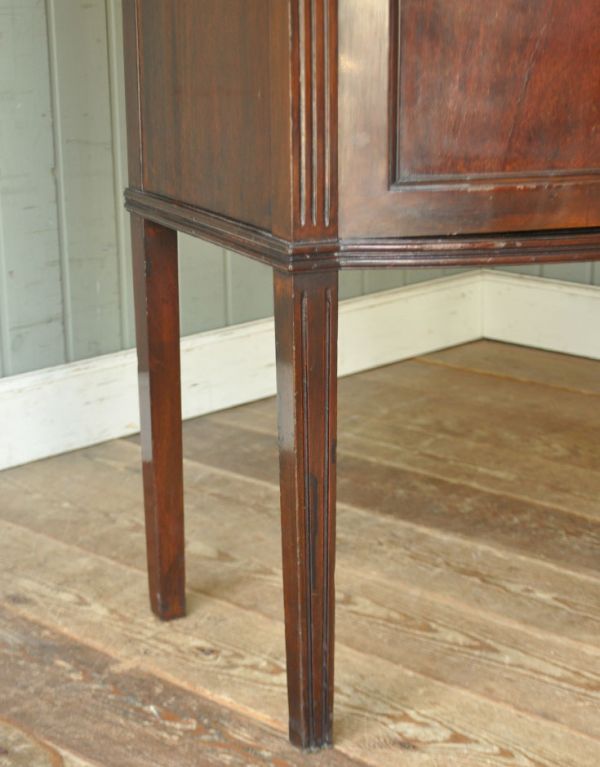 アンティークのキャビネット アンティーク家具 上品なアンティークの英国家具、細長いガラスのショーケース。きちんと支えます。(j-1342-f)