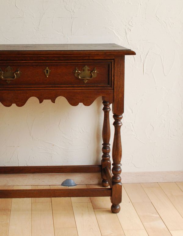 ロイドテーブル アンティーク家具 おしゃれなアンティーク家具、引き出し付きのコンソールテーブル。大人っぽいカラーで落ち着きがあります。(j-1385-f)