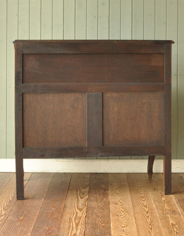 ビューロー アンティーク家具 フランスで見つけたアンティーク家具、ゴージャスな彫がたっぷり入ったビューロー(デスク)。キチンとメンテナンスしてあるので、裏側もキレイです。(j-1412-f)