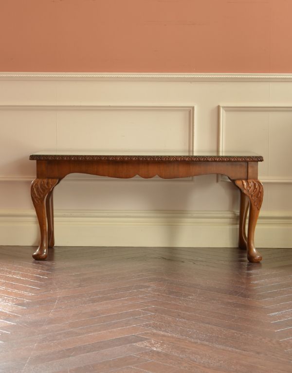 イギリスから輸入したアンティーク家具、ガラス天板のコーヒーテーブル