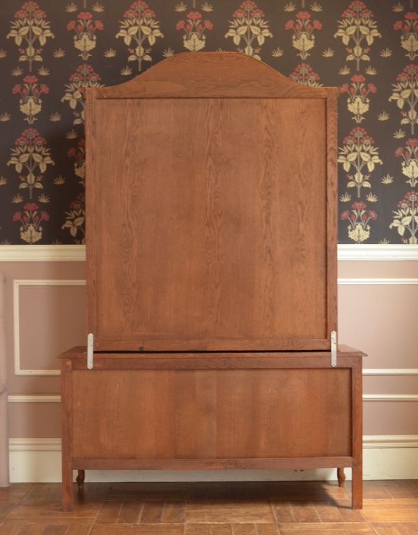 アンティークのキャビネット アンティーク家具 フランスのゴージャスなアンティーク家具、食器棚になるガラスキャビネット。しっかりメンテナンスしてあるので、裏側もキレイな状態です。(j-1437-f)