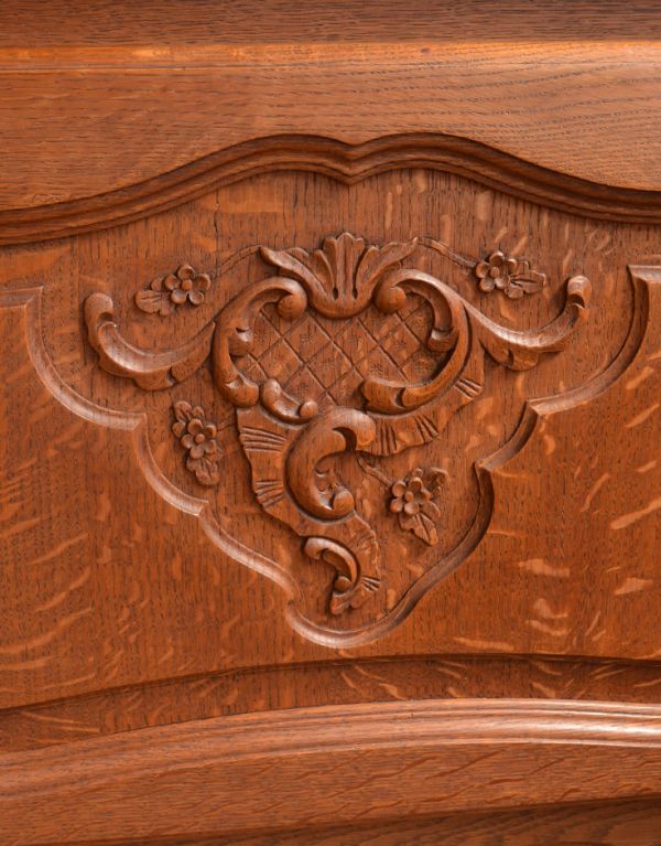 アンティークのキャビネット アンティーク家具 フランスのゴージャスなアンティーク家具、食器棚になるガラスキャビネット。美しい彫にうっとり。(j-1437-f)