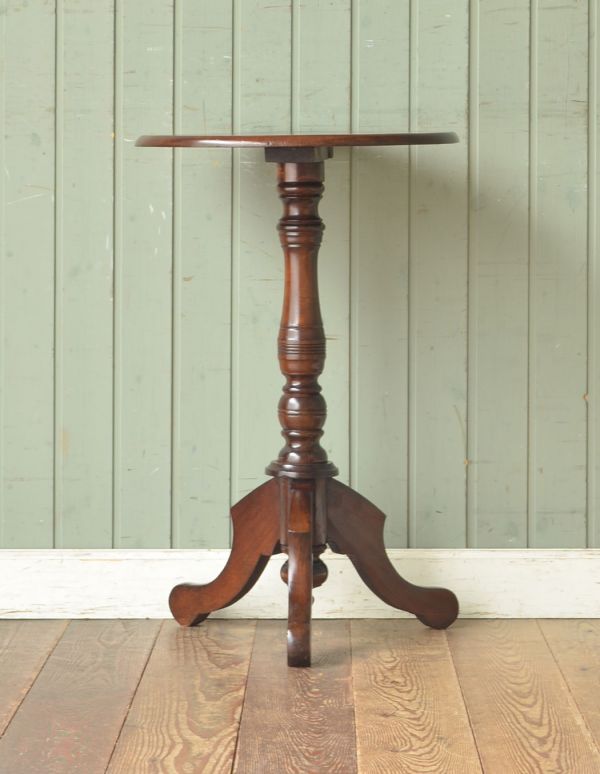 イギリスのアンティーク家具、丸い天板のワインテーブル