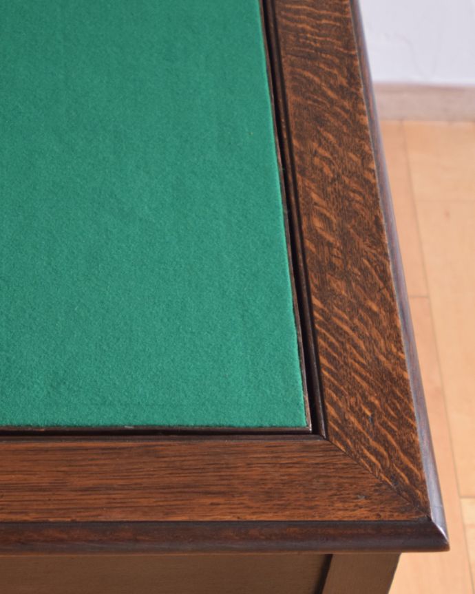 アンティークのテーブル　アンティーク家具　英国のアンティークテーブル、コンパクトなサイズのオーク材のテーブル。修復には自信がありますHandleでは専門の職人が修復する際、古い塗装を剥離してキレイにお直ししています。(j-1480-f-1)