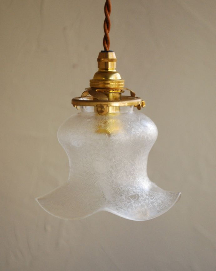 ペンダントライト　照明・ライティング　フランス輸入のアンティーク　ランプシェード（コード・シャンデリア球・ギャラリーA付き）。。(j-150-z)