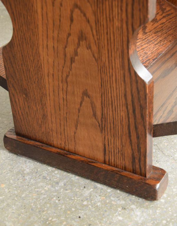 マガジンラック アンティーク家具 大人っぽい木目のイギリスアンティーク家具、コンパクトなマガジンラック。しっかりメンテナンスしてありますのでご安心ください。(j-1506-f)