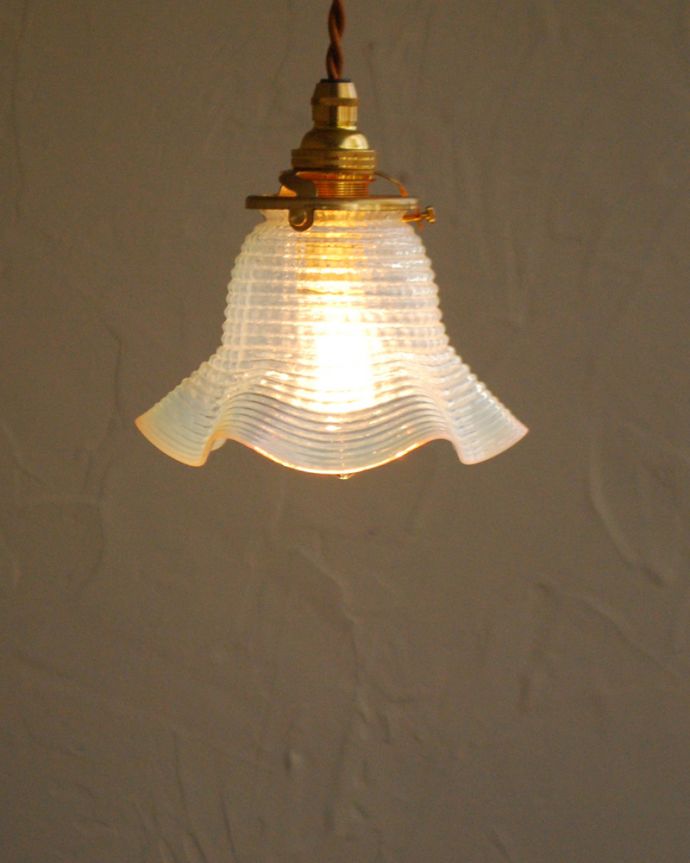 ペンダントライト　照明・ライティング　アンティークオパールセントランプ（コード・シャンデリア電球・ギャラリーA付き）。。(j-152-z)