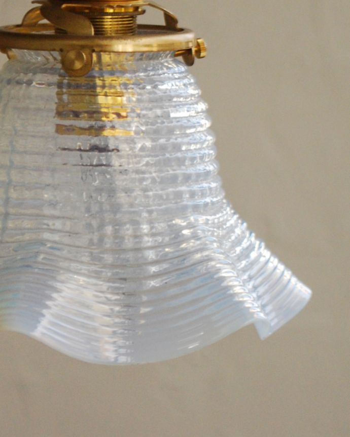 ペンダントライト　照明・ライティング　アンティークオパールセントランプ（コード・シャンデリア電球・ギャラリーA付き）。。(j-152-z)